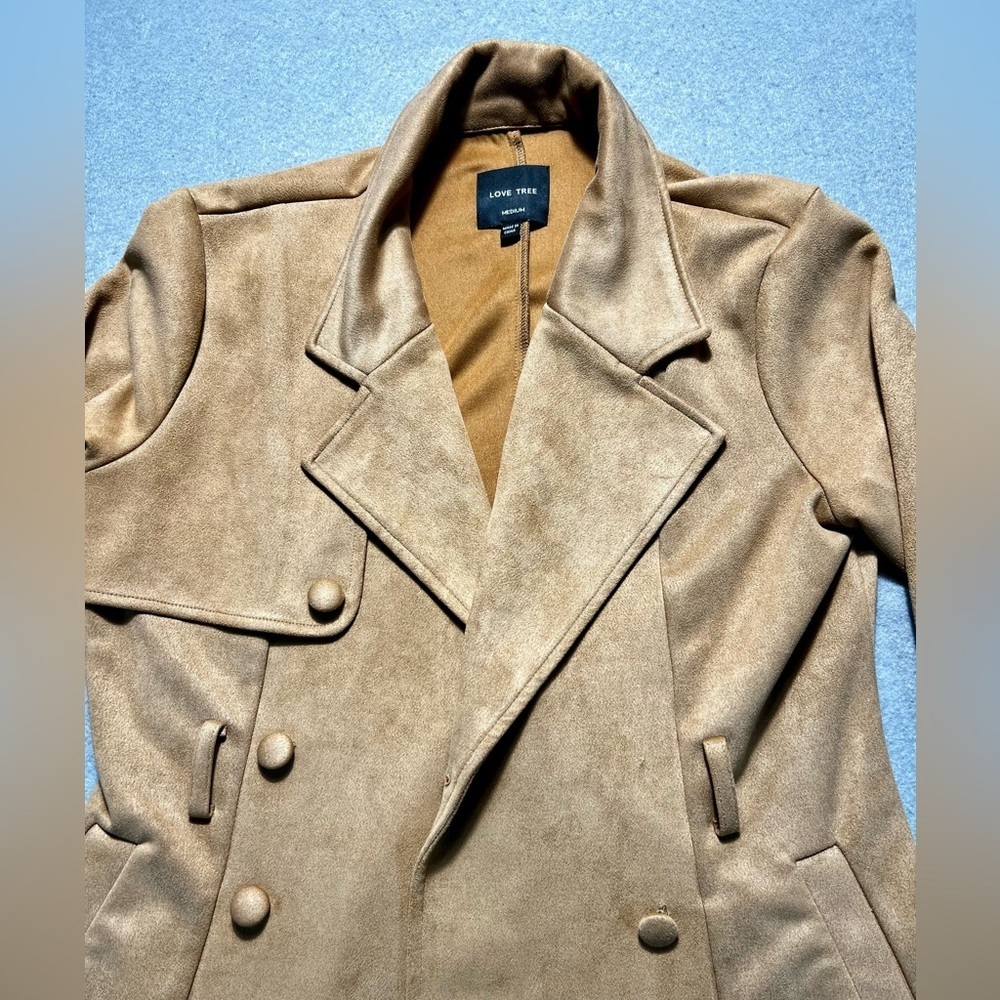 Love Tree Women’s Camel Faux Suede Trench Coat Size Medium No Belt - Picture 3 of 7